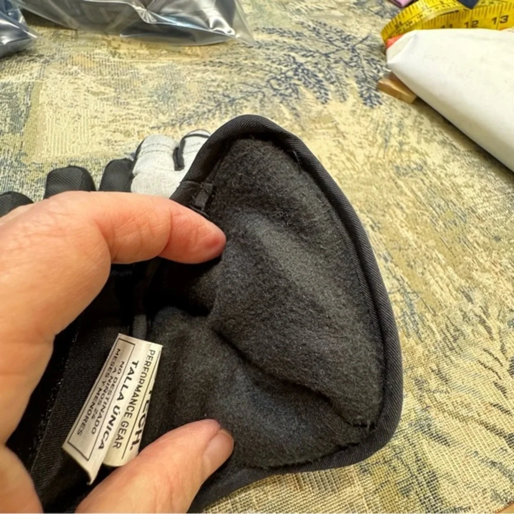 Swiss Tech EUC Black and Gray Performance Cold‎ Weather Gloves Unisex kids size